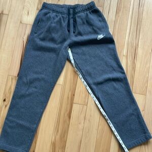 Nike small men’s grey sweatpants. Very good condition!